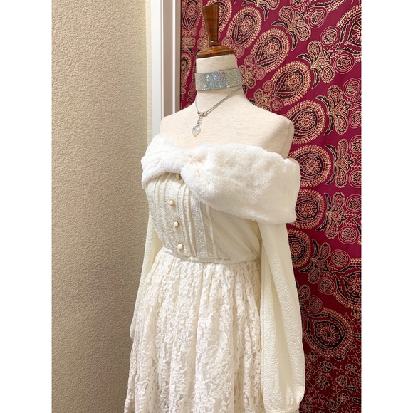 π Amazing fur lace dress - Picture 4 of 13